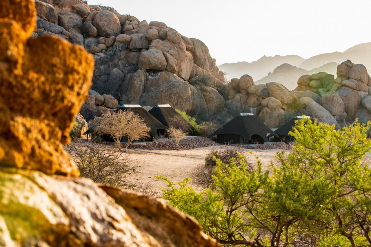 Ai Aiba - The Rock Painting Lodge Омаруру Екстериор снимка