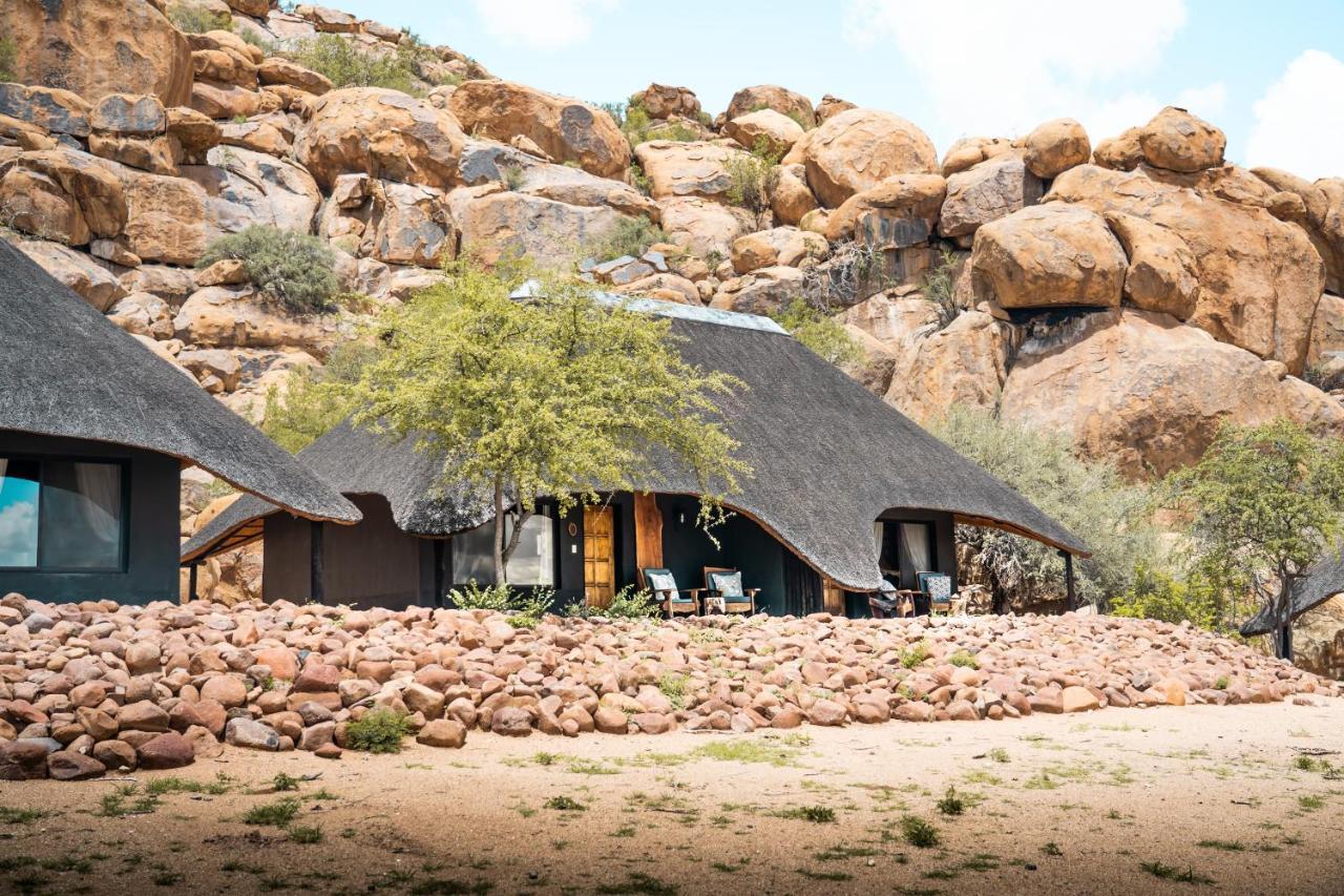 Ai Aiba - The Rock Painting Lodge Омаруру Екстериор снимка