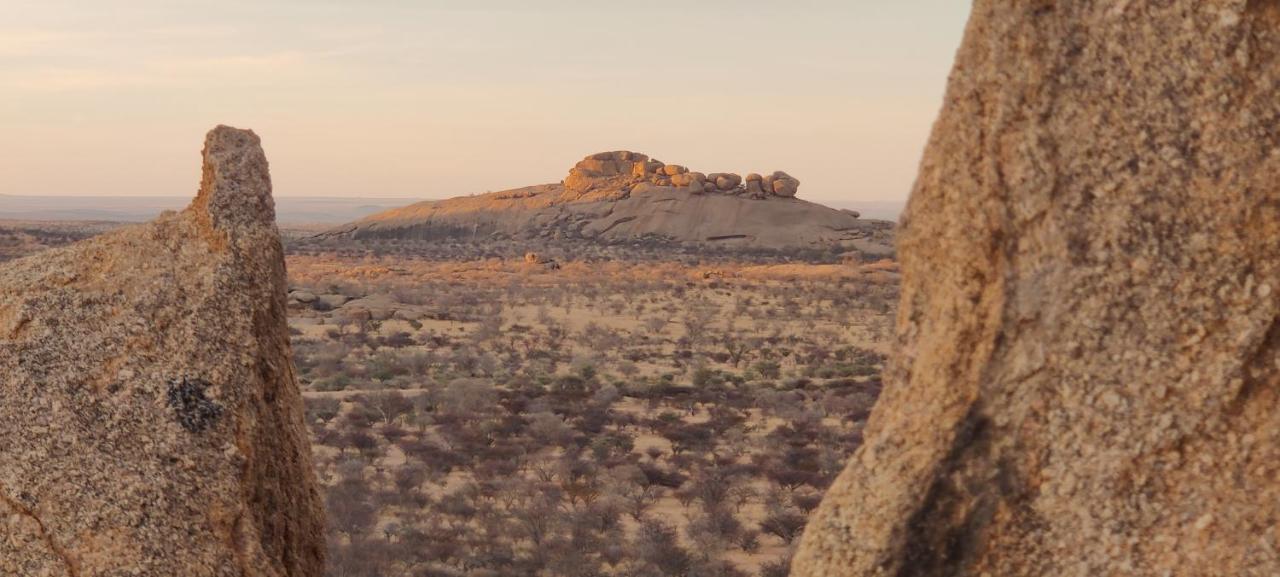 Ai Aiba - The Rock Painting Lodge Омаруру Екстериор снимка