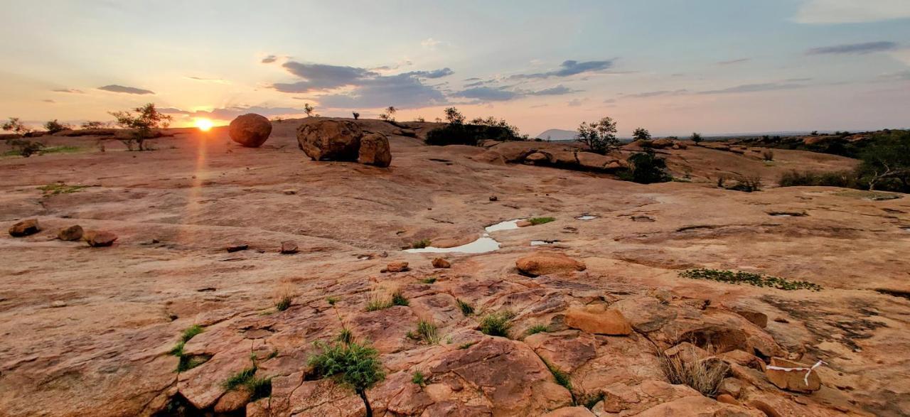 Ai Aiba - The Rock Painting Lodge Омаруру Екстериор снимка