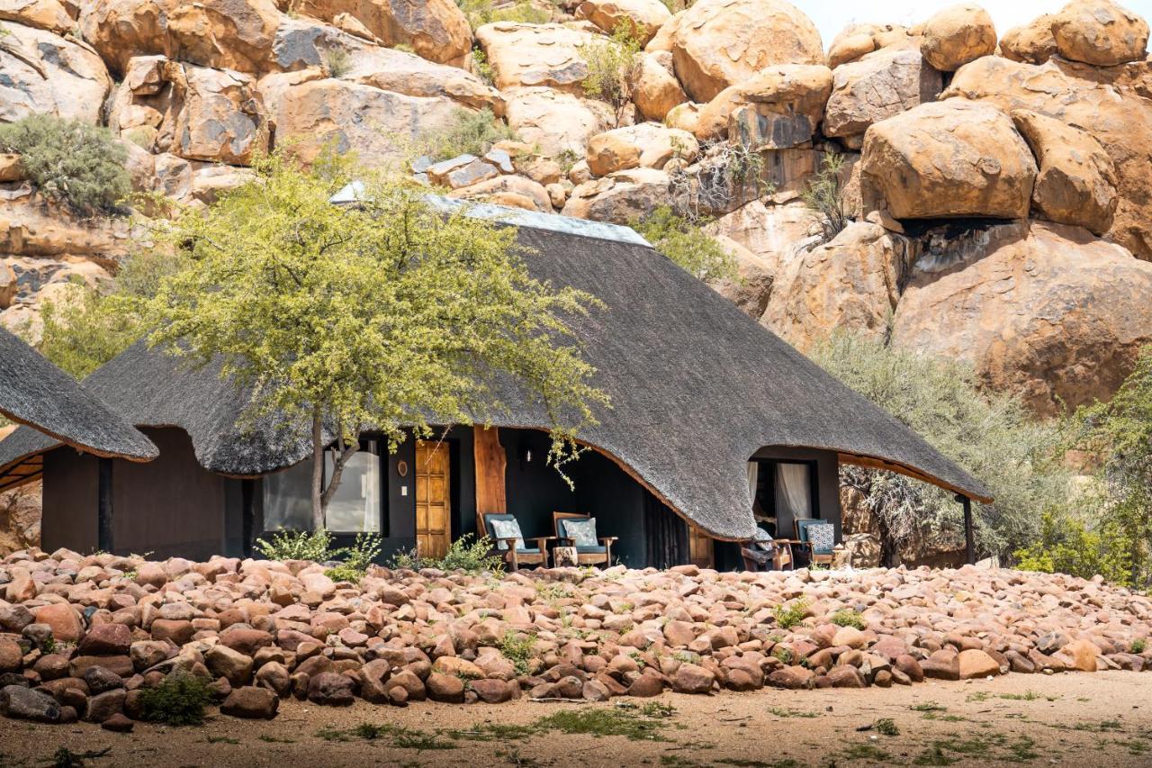 Ai Aiba - The Rock Painting Lodge Омаруру Екстериор снимка