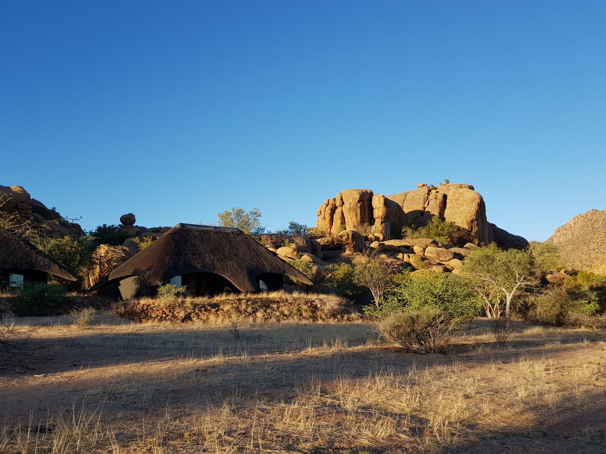Ai Aiba - The Rock Painting Lodge Омаруру Екстериор снимка